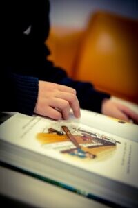 laterjay-reading-1090736-200×300